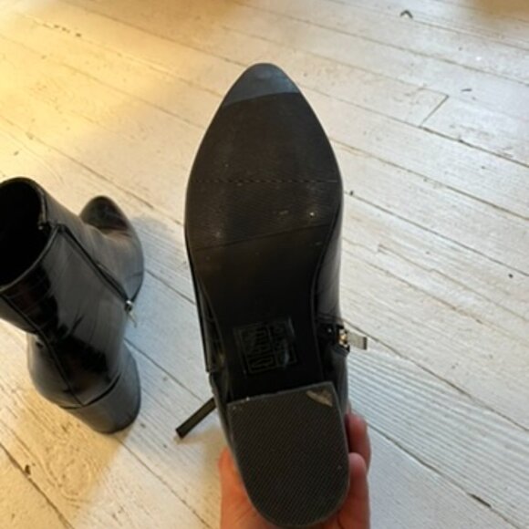 Crocodile Texture Black Chelsea Ankle Boot - Picture 5 of 7